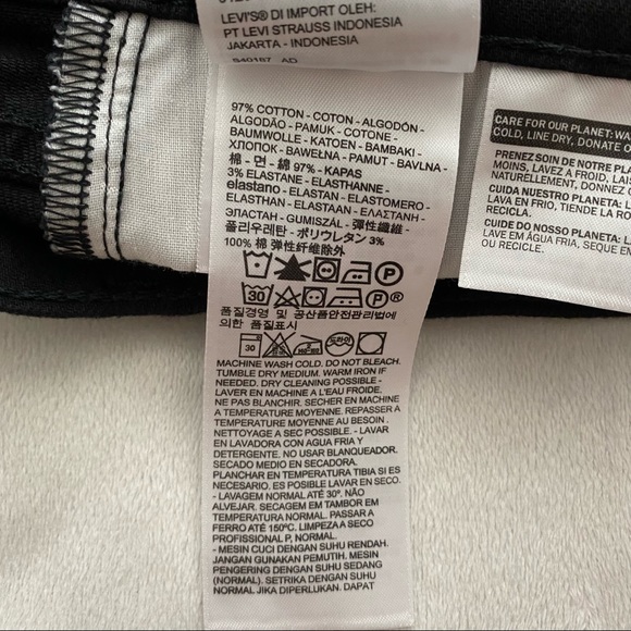 Levi’s High Rise Shorts - Picture 6 of 6